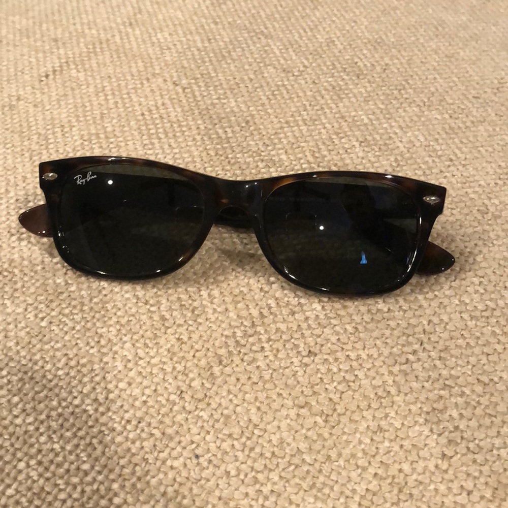 Ray Ban wayfarer tortoise sunglasses